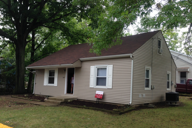 107 Ardmore Exterior - AVAILABLE 26-27 CLOSE TO GOGGIN & REC CENTER - 107 Ardmore Drive 4 Bedroom House