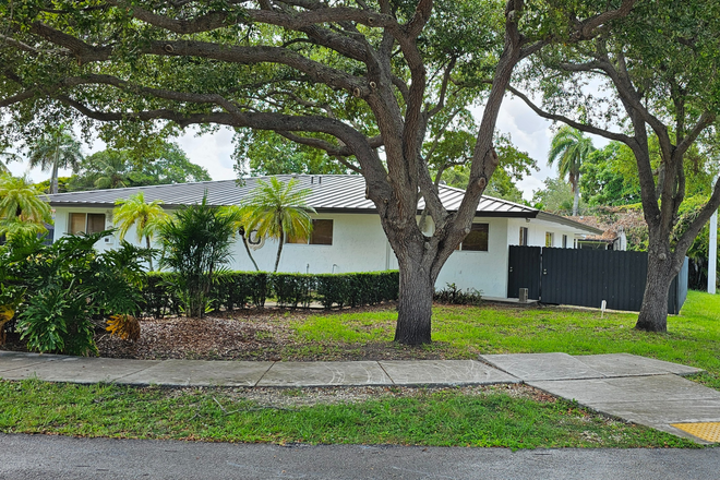Corner Duplex - Fully Furnished, very closed to UM. Available now for Girls students only!