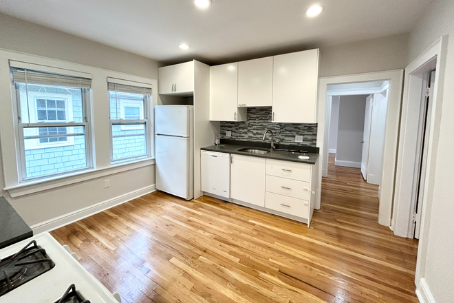 kitchen - Spacious 4-bed, 1-bath apartment