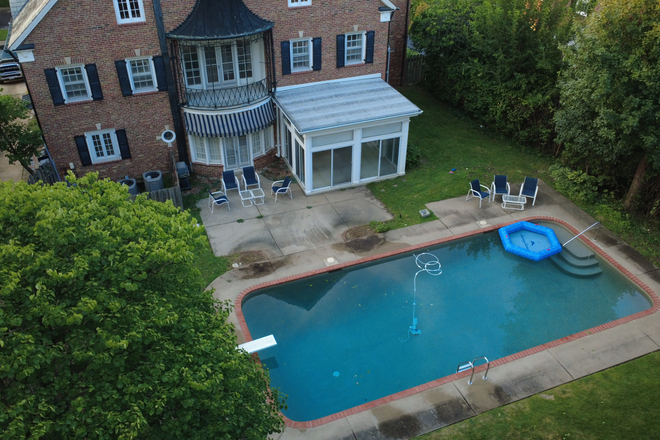 Back Yard Pool - Westmoreland Dr Home (2 blocks from West Campus and TruFusion)