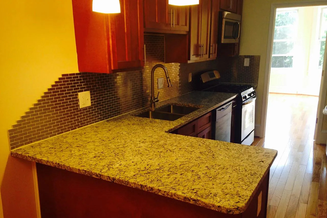 kitchen - Full 2bd/2ba Unit Sublet Townhome
