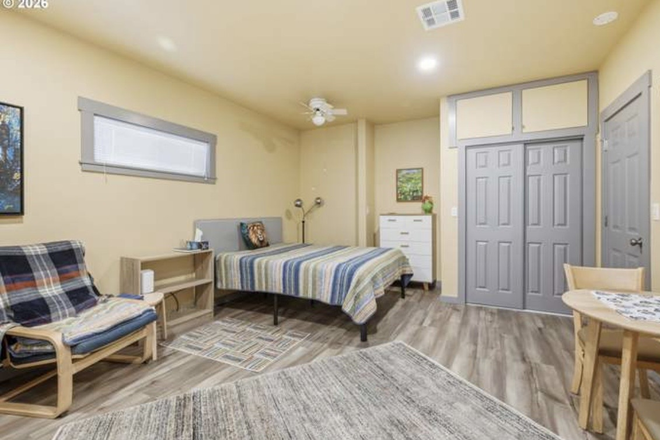 Bedroom - Beautiful furnished studio in Friendly St. Neighborhood Apartments