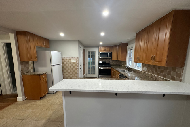kitchen - Newly renovated 6bed3bath apartment, close to campus