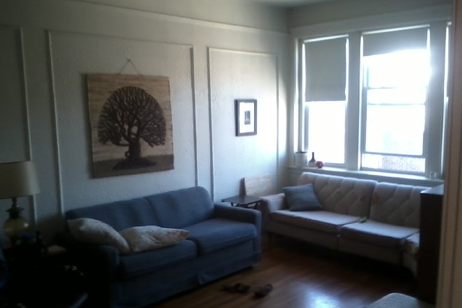 hubrealtyproperties.com - Spacious studio with extra dining area, on Green line in Brighton