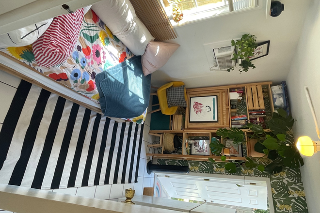 Kitchen - New Grove Central Metro Station Charming Cottage Studio in Garden Apartments