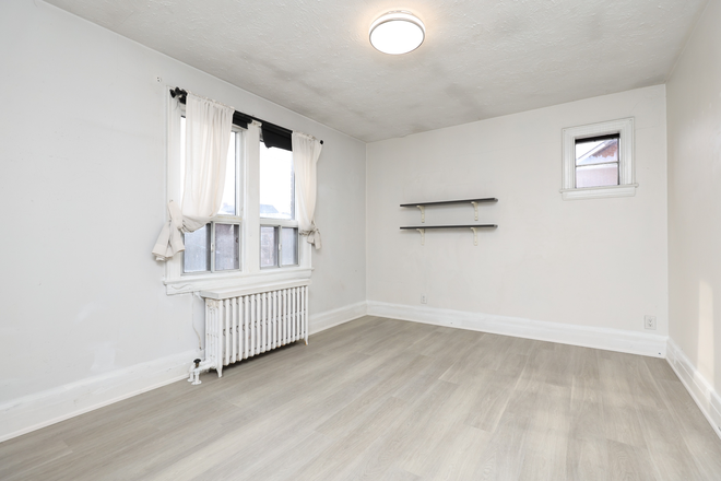 Bedroom A1 - Bright & Spacious 3-Bedroom Apt. Close to U of T