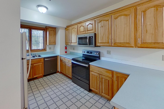 Kitchen - Four Bedroom Townhouse Near Downtown!