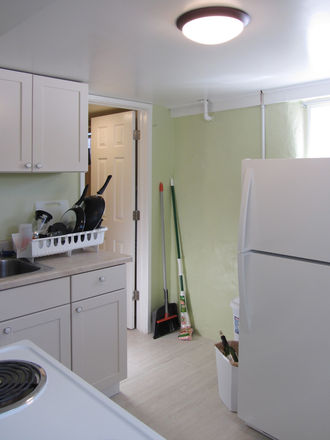 Kitchen - 🏠🏠🏠 Seeking a Roommate for a 2-Bedroom Duplex - Only a 10-Minute Walk to DU! Duplex