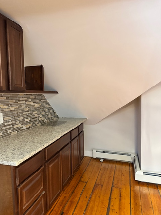kitchen - Great  2 bed near campus Apartments