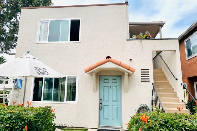  - LIVE BY THE BEACH IN MISSION BEACH!  2BR/1BA TOP FLOOR APARTMENT! $2,995/mo!