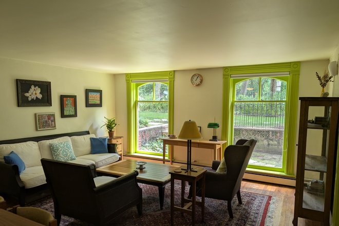 - Beautiful, clean, well-landscaped yard, two-bedroom right on gorgeous park five-minute walk to UIC.