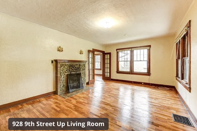 Living room - 1 bedroom spring sublease with the option to stay through summer on 9th street!! Rent negotiable Duplex