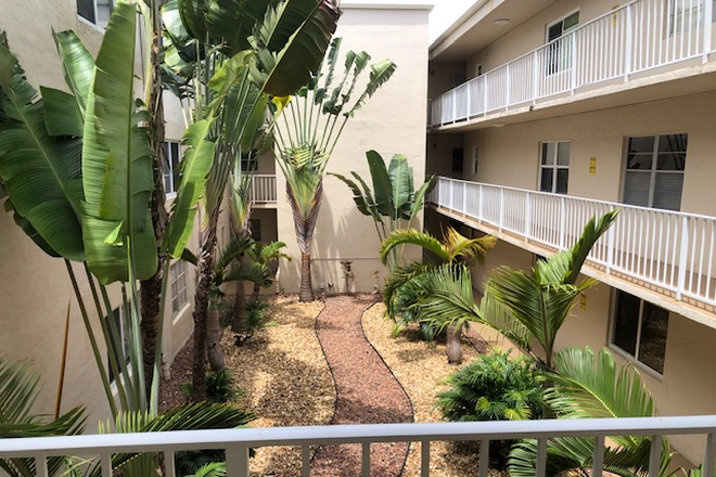 View from front door - KINGS CREEK SOUTH - NEAR DOWNTOWN DADELAND Condo