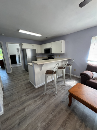 Kitchen - *6 month or 12 month options* *Privately Owned*Fox Townhouse