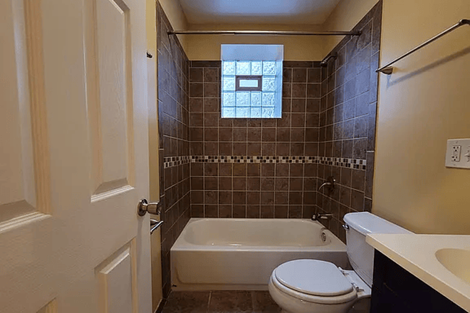 Bathroom - (Looking for 2 roommates)Male only 718 S Aberdeen Street ( Close to UIC campusNear Douglass Hal Apartments