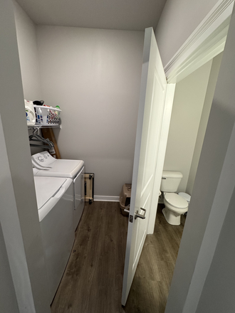 Laundry Room/Guest Bathroom - Continuum Apartments - 2 Bedroon 2.5 Bathroom - Looking for Sublease