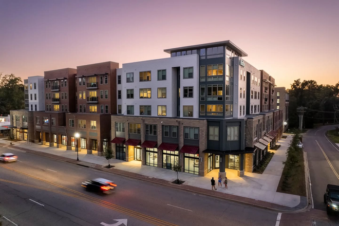 Bixby - walking distance to Campus and Downtown CLemson Bars, Restaurants & Shops - and Memorial Stadium - Bixby on College - Sublet