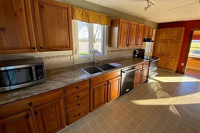 1st floor - kitchen - Duplex - 2 units - each 3 bedrooms - farmhouse with view of Holyoke Range