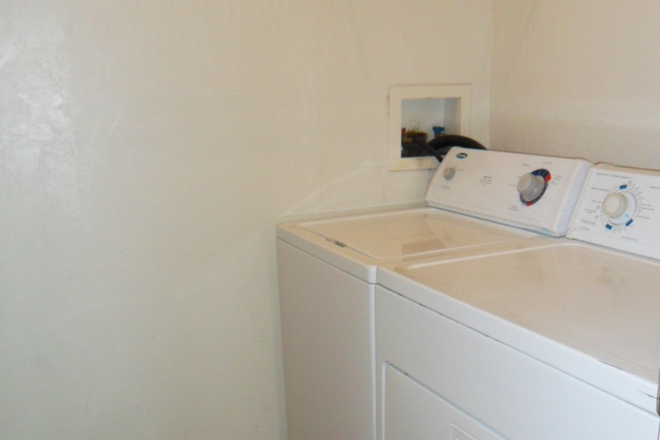 Laundry Room - Large 5 bedroom Home ONLY Blocks from Campus on Lee and Highland for August 2026!!