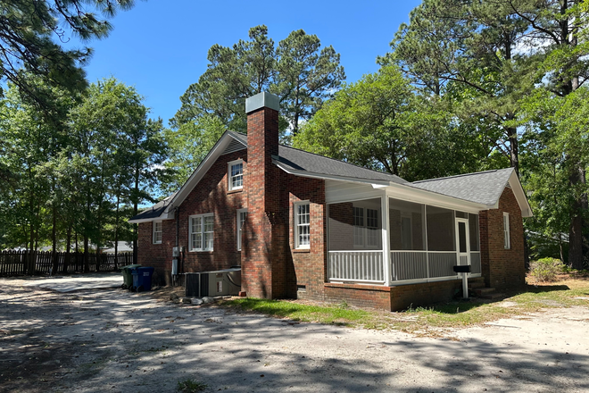 Ac/heating unit - Enjoy some space and privacy at the Randall home