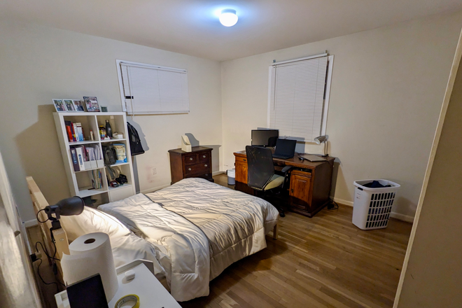 The bedroom for rent - Large bedroom with shared bath in College Park Woods neighborhood House