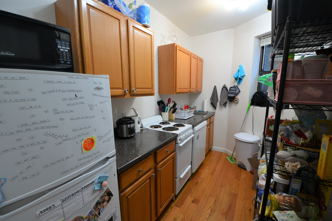 Kitchen - 9/1/25 - Newly renovated, Front facing 3 bed on Westland Ave! H&HW INCL