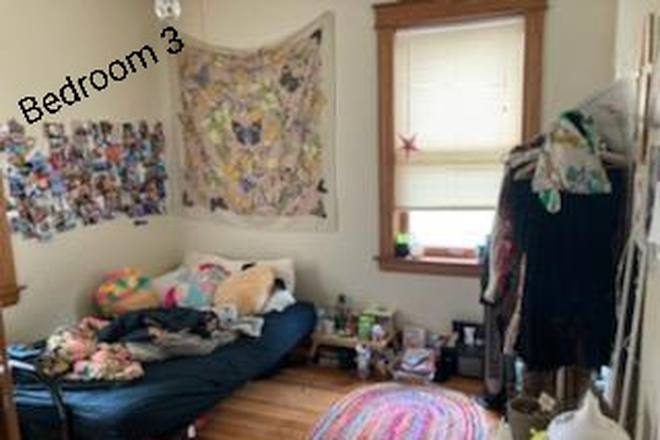 Bedroom - Great 5Br, 2Ba, Parking, Very Close to UC House