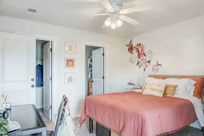 Bedroom - The Brexx at State College