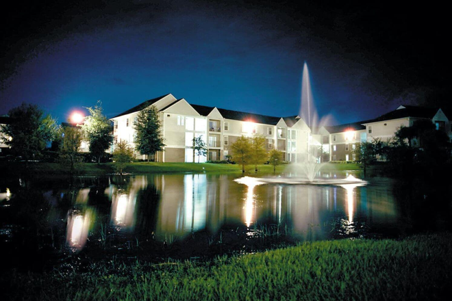 Exterior view - Private bedroom and bathroom, 3x3 (male), Summer relet, Northgate Lakes Apartments