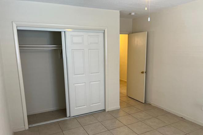 Bedroom - WALK TO UM !!!  Ponce de Leon 2/1 Duplex Duplex