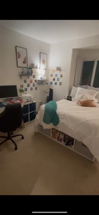 Bedroom - Single Room Summer Housing, 12 minutes from campus by Public Transport!