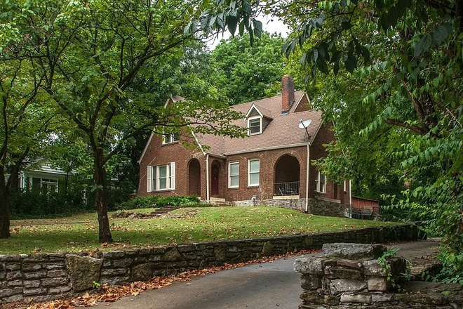 Front of House - Summer Sublet in Hillsboro West End House