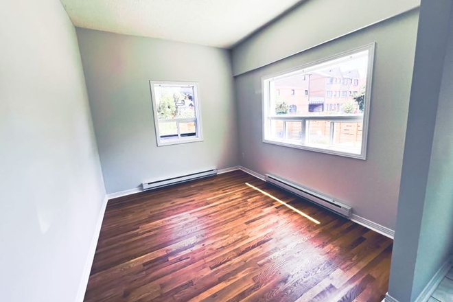 living room - Large 2 bedroom near U of  T