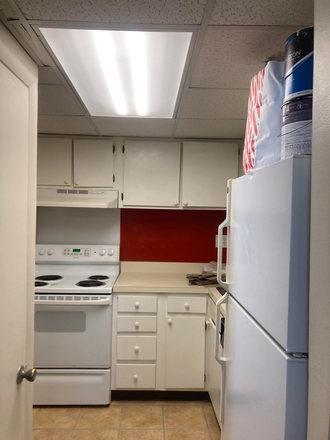 Kitchen different angle - Ramsgate Apartments, close to campus