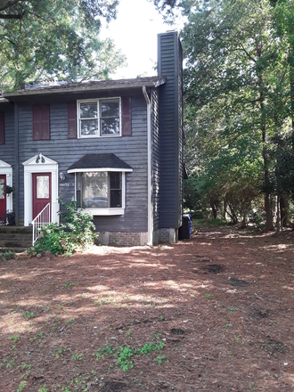 1681 1/2 Pearlott Street - Two story townhouse in Stono Park, 10 minutes to MUSC, close to I 526