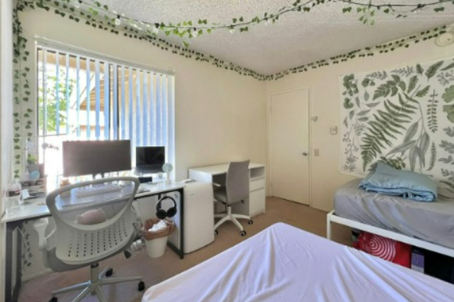 Single room - Condo near UTC and UCSD