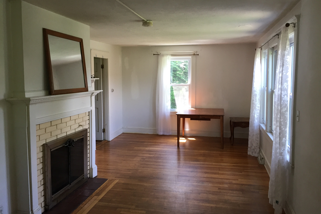 living room - 4 Bedroom + 1 Bathroom single family house on UMass Amherst Campus, near Central Residential area