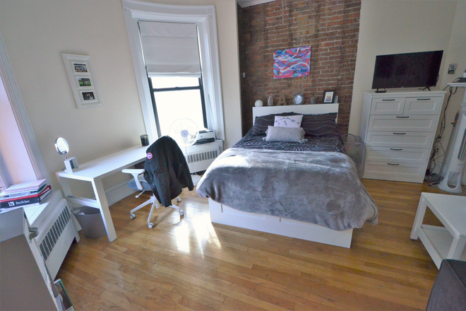 Bedroom - Huge Studio available on 409 Marlborough st Apartments