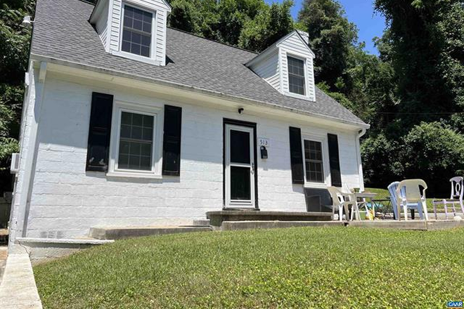 Front View - 5 Bedroom 2 Bath Close to Campus House