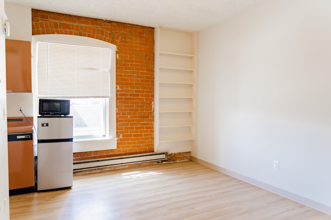 Kitchen - 1203 13th St. - University Hall Apartments