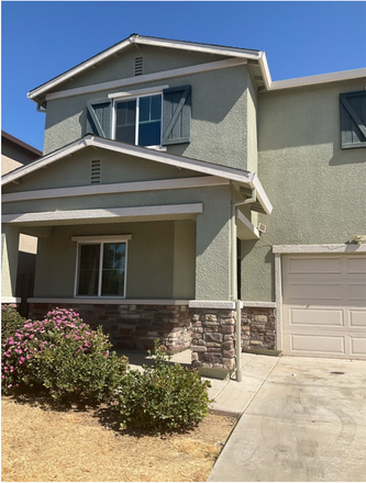 Front view - Charming 6 bedroom 4.5 bath 5 minutes UC Bus line and Merced College House