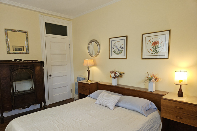 Queen's Room - Quiet Beautiful Furnished Room in Cambridge House