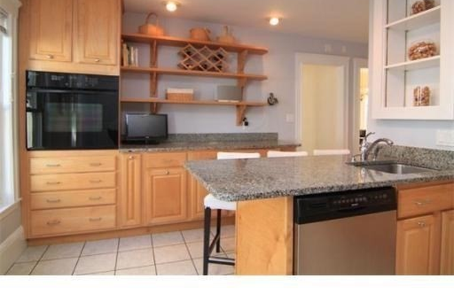 . - HUGE 5 Bed / 2 Bath w/ LAUNDRY IN UNIT! 2 Parking Spots! Available 6/1/26!! Apartments