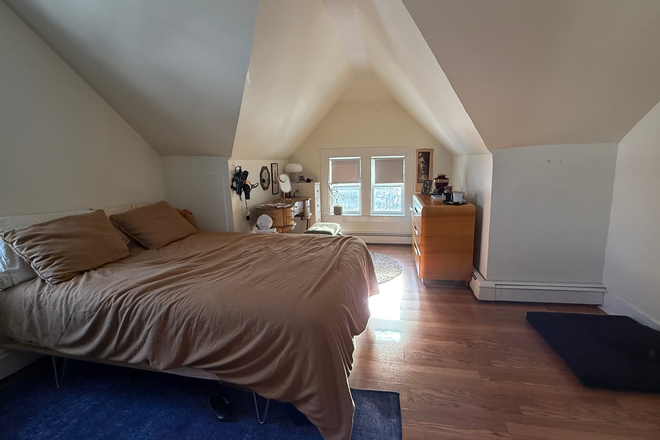 Bedroom - Spring Sublet - Bright, unfurnished room near Smith College and Downtown Northampton