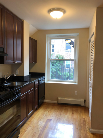 Call NOW for showings! 617-236-8600 - FLEET STREET - CHARMING NORTH END 3 BED W/ LAUNDRY ON SITE! *AVAIL NOW!* Apartments