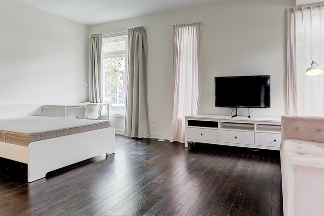 Bedroom - Private room in a co-living townhouse at Sackville St, Toronto