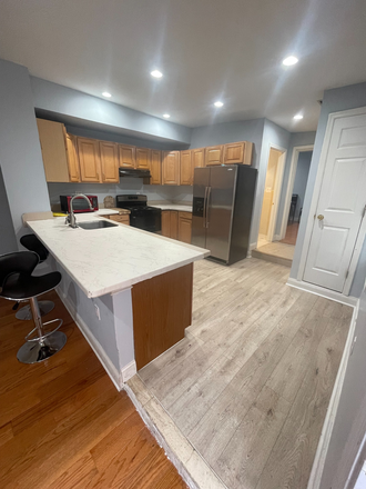 Kitchen - 1818 E PRATT ST 2ND FL NEAR FELLS POINT Apartments