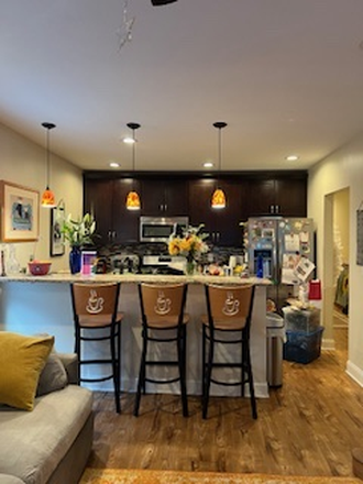 Kitchen and bar where you can sit and eat :) - Walk to Case, UH, Clinic, Museums, beautiful house!