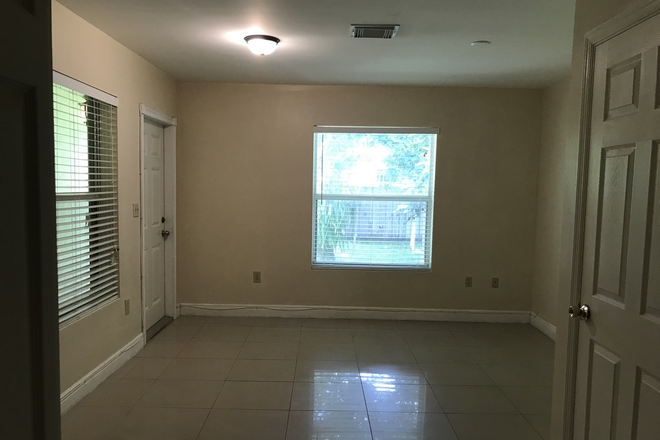 Bedroom - 4/3 AVAILABLE TO RENT NEAR UNIVERSITY OF MIAMI. ROOMS AVAILABLE TO RENT House