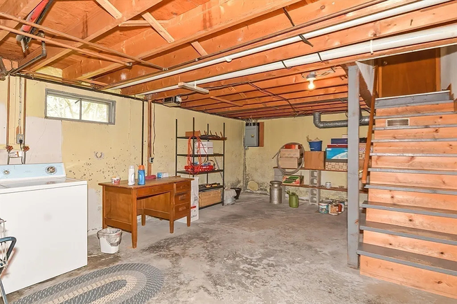 Basement - 3 bed 1 bath AVAILABLE TODAY